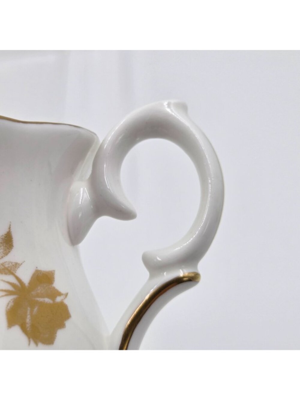 Crown Staffordshire Tea Cups and Saucer Gold Flower on White Bone China - Picture 10 of 11